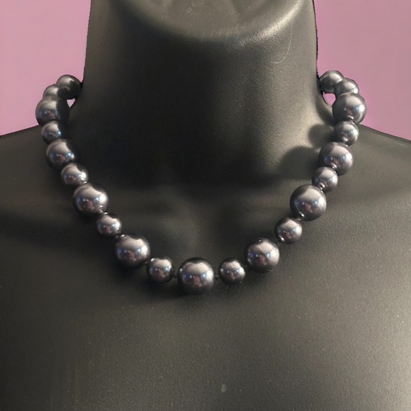 Vintage Jewelry - Vintage metallic gray bead necklace